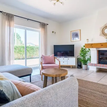 Stunning Seaside With Swimming Pool * Vales
