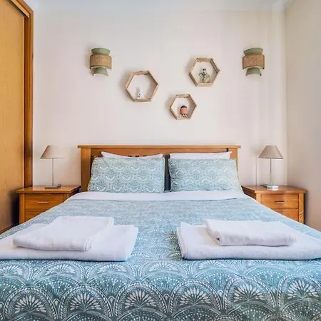 Nyaraló Stunning Seaside With Swimming Pool Vales