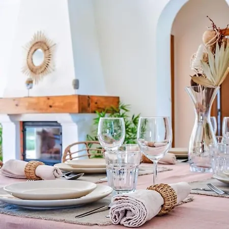 Stunning Seaside With Swimming Pool * Vales