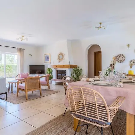 Stunning Seaside With Swimming Pool *