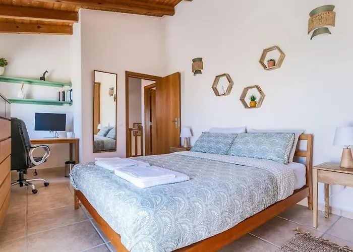 Stunning Seaside With Swimming Pool