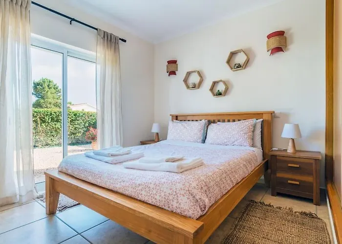 Stunning Seaside With Swimming Pool 別荘