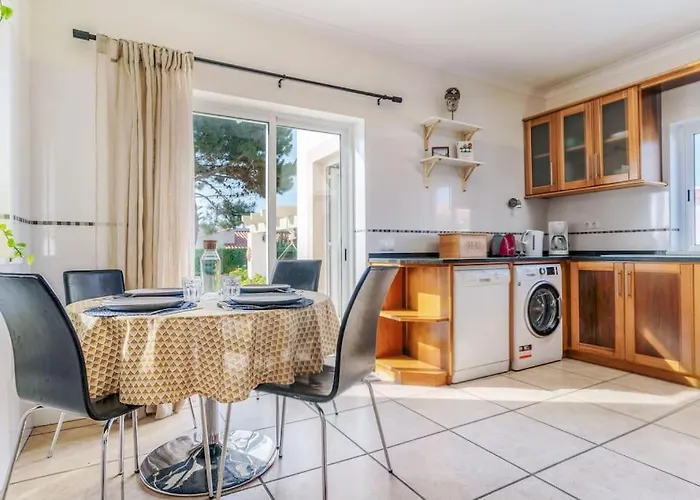 Stunning Seaside With Swimming Pool Vales