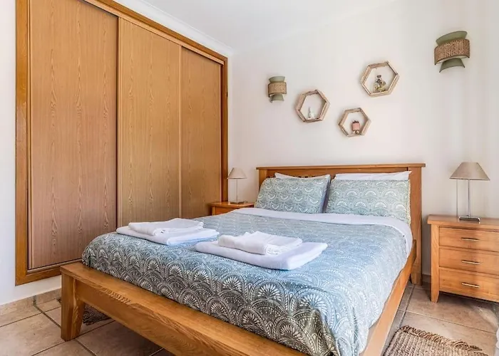 Stunning Seaside With Swimming Pool 別荘 Vales