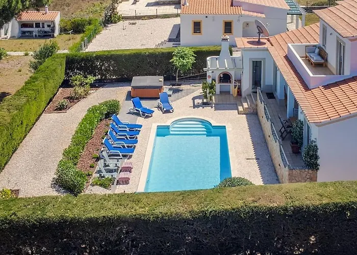 別荘 Stunning Seaside With Swimming Pool Vales