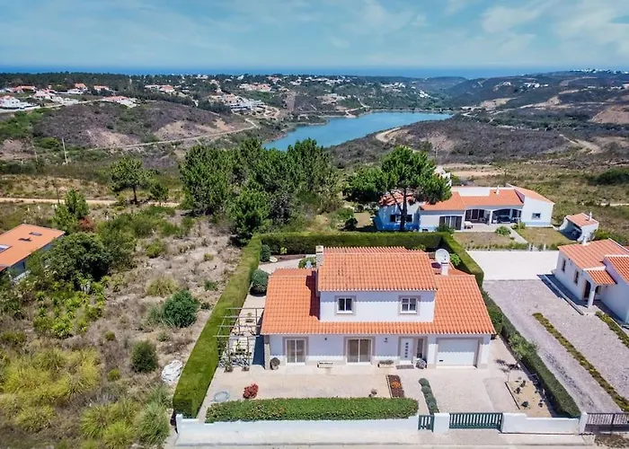 Stunning Seaside With Swimming Pool 別荘 Vales