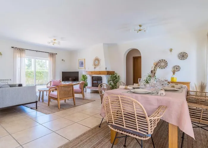 Stunning Seaside With Swimming Pool *